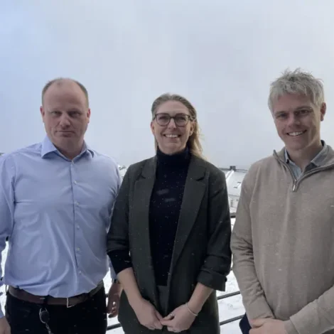 Schiphol og Schneider leita sær íblástur frá Sev