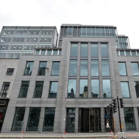 Nýggja oljuflaggskipið á Atlantsmótinum av bakkastokki