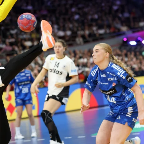 Anna Elisabeth Halsdóttir Weyhe hevur skorað nakrar ferðir av vinstra vongi (Mynd: Sverri Egholm)