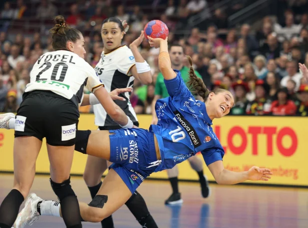 Súna Krossteig Hansen átti fleiri upplegg og tvey góð mál (Mynd: Sverri Egholm)