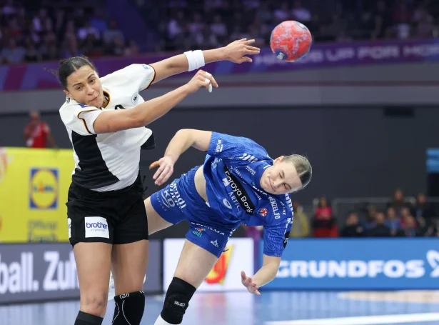 Marita Mortensen kom væl inn í dystin, men tað gjørdist alt ov tungt hjá føroyingunum móti vertunum í kvøld (Mynd: Sverri Egholm)