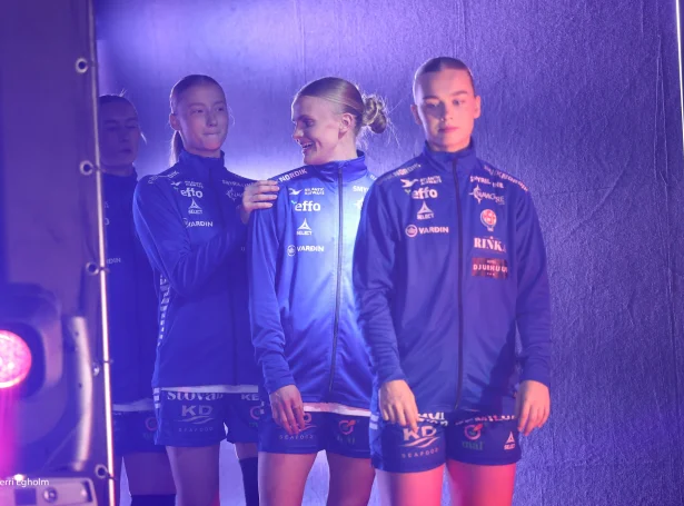 Marianna Geirsdóttir Eystberg, í miðjuni, verður ikki við á vøllinum í kvøld (Mynd: Sverri Eystberg)