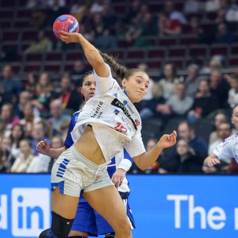 Portalurin hevur fingið váttað frá fleiri keldum, at hald er í søgunum um skfti hjá Súnu K .Hansen til nógv tað sterkasta liðið í Montenegro (Mynd: Sverri Egholm)