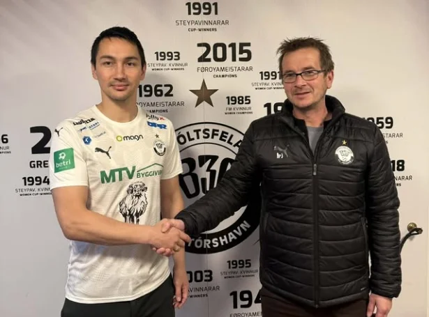 Áhugi hevur verið aðrastaðni frá, men royndi miðvallarin og miðverjin heldur fram undir Jákup Martini Joensen (Mynd: Fótbóltsfelagið B36)