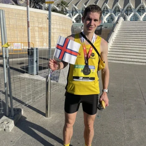 Julian Gregersen hevur sett eitt knúsandi nýtt met