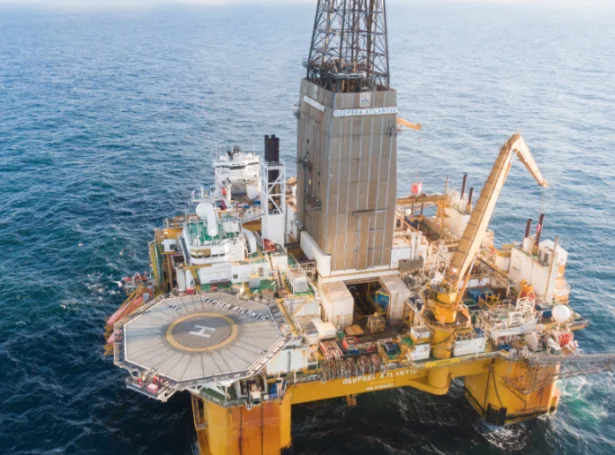 Deepsea Atlantic hevur funnið tvær nýggjar gassleiðir í norskum sjógvi, sami pallur, sum skal bora fyri Equinor á Rosebank leiðini eystan fyri Føroyar í 2026.