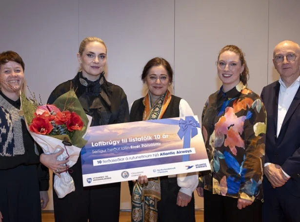 Seinastu tíggju árini hevur átakið Loftbrúgvin latið fleiri enn 2.500 ferðaseðlar til føroysk listafólk, sum hava havt virksemi uttanlands (Mynd: torshavn.fo)