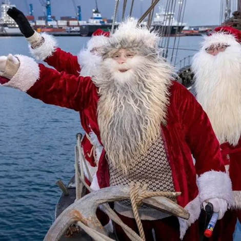 Einki jólaskip á Havnina seinnapartin