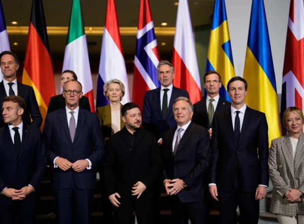 Evropeiskir leiðarar og umboð fyri Nato, ES og USA á toppfundi í Berlin (Mynd: EPA)