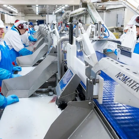 Starvsfólkatalið vaksið 200 upp á eitt ár