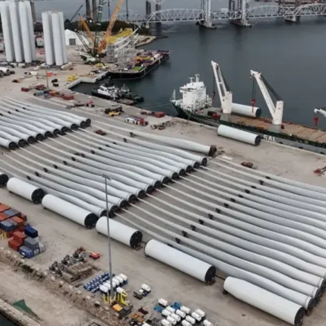 Trump herðir herferðina móti havvindmyllum