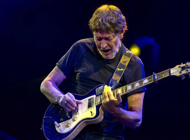 Chris Rea avmyndaður á konsert í Amsterdam í 2024 (Mynd: EPA)