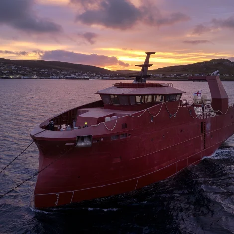 Skrokkurin komin á Skála jólaaftans morgun