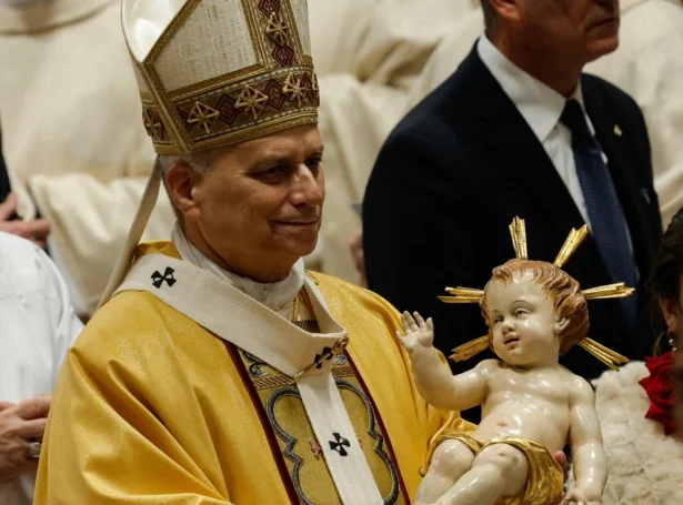 Hetta var fyrsta jólamessan hjá Leo páva, sum varð innsettur 18. mai (Mynd: EPA)