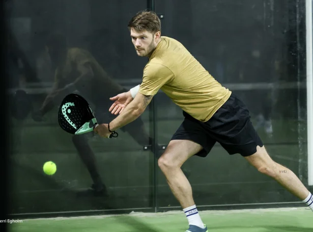 Eins og millum jól og nýggjar skipar Padel Forum fyri padelkapping í høvuðsstaðnum. Áhugin fyri ítróttinum er vaksandi (Mynd: Sverri Egholm)
