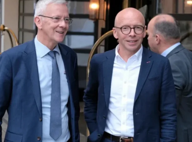 Regin Jacobsen, stjóri í Farcargo og Rúni M. Hansen, nevndarformaður. Mynd Anders Furuset, Dagens Næringsliv