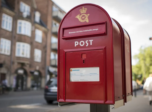 Eyðkendu postkassarnir verða ikki longur partur av gøtumyndini í Danmark (Mynd: PostNord)