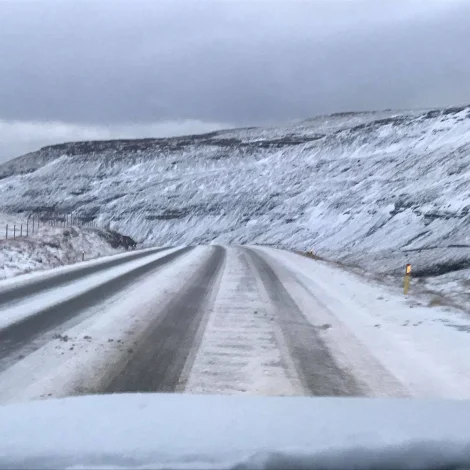 Nógvur vindur og hálka