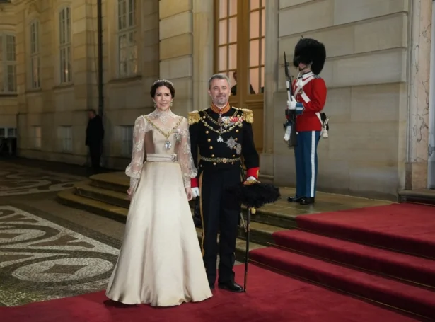 Vertirnir kongshjúnuni Mary droting og Fríðrikur kongur (Mynd: EPA)