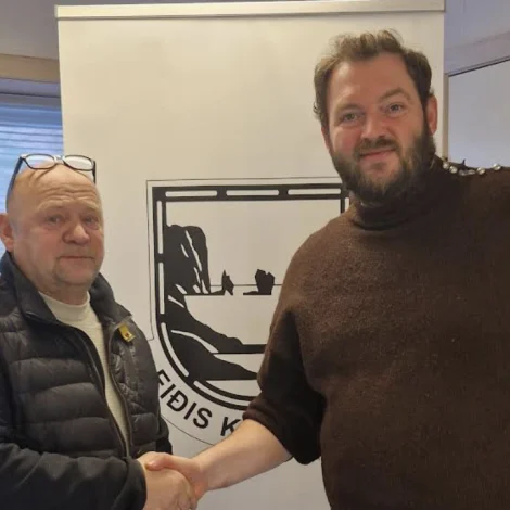 Avtala undirskrivað um vegagerð og byggibúning