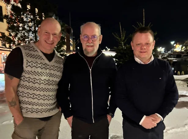 Nevndin í Suðurstreymoyar Útróðrarfelag: Sámal Lindenskov, Doru Tiberiu á Torvlaðnum og Jógvan Trondesen Andreasen. Fjórði nevndarlimurin, RagnarHentze, var burturstaddur á aðalfundinum