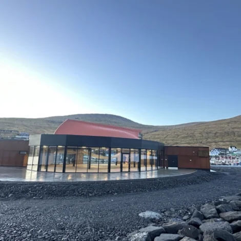 Hátíðarhald tá ið MESSAN verður tikin í brúk