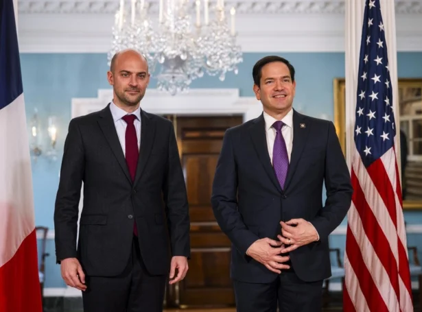 Jean-Noel Barrot og Marco Rubio. Myndin er frá eini vitjan í Washington í mai í fjør (Mynd: EPA)