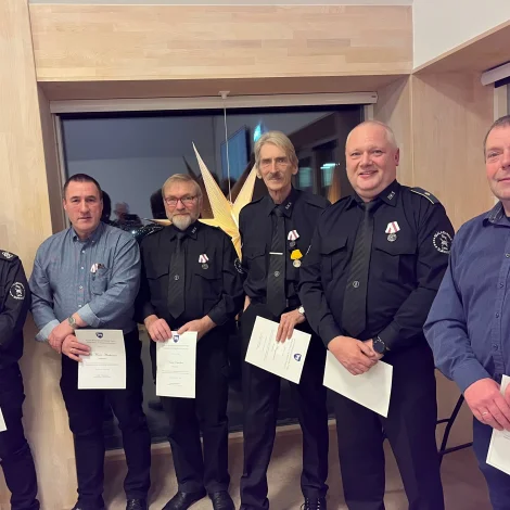 Sløkkiliðsmenn við Skálafjørðin heiðraðir