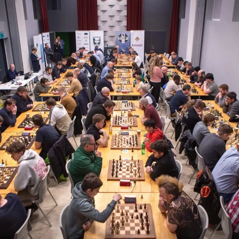 Ein føroyingur og tveir íslendingar fremstir