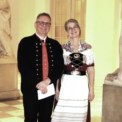 Føroyskur sendimaður í nýggjársmóttøku hjá kongshjúnunum