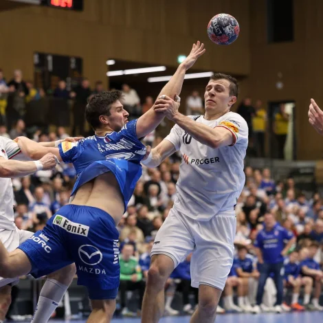 Rói Ellefsen á Skipagøtu við flottum uppleggi móti endanum, tá føroyingar vístu kynismu og avgjørdu dystin (Mynd: Sverri Egholm)