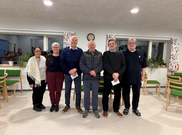 Frá vinstru: Arnleyg Mikkelsen, Marjun Restorff, Finnbogi Hansen. Jákup Egholm, Carl Mikkelsen  og Arnbjørn Sivertsen (Mynd: Føroya Bridgesamband)