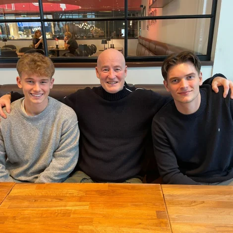 07 Vestur gjørt sáttmála við tveir ungar danir