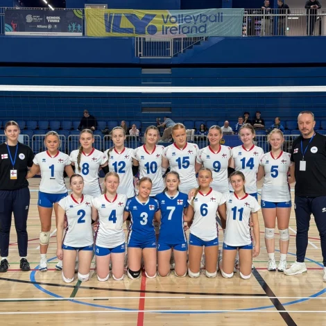 U18 flogbóltsgenturnar vunnu fyrsta dystin