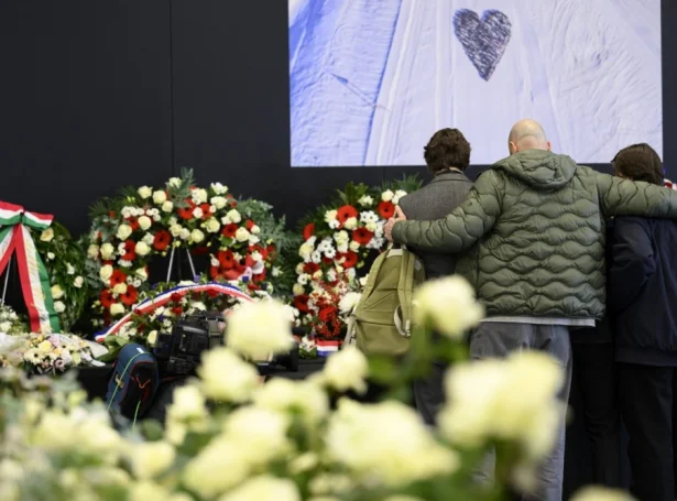 Minningarhald fyri teimum, sum lótu lív í Crans-Montana nýggjársnátt (Mynd: EPA)