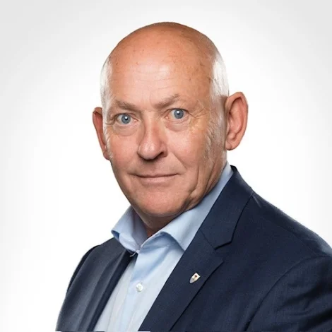 Tey ríku eru vorðin ríkari undir sitandi samgongu