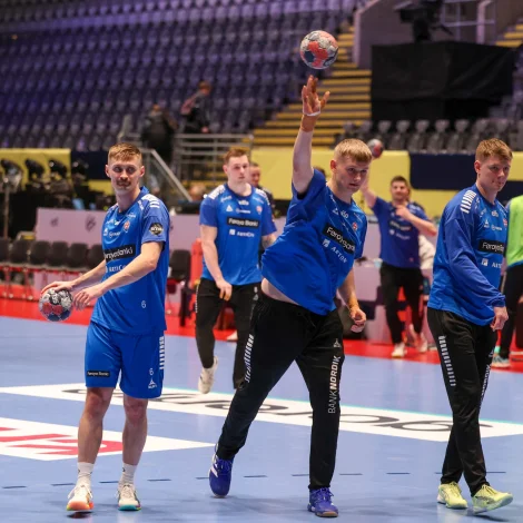 Myndir: Føroysku spælarnir hava vant í dystarhøllini