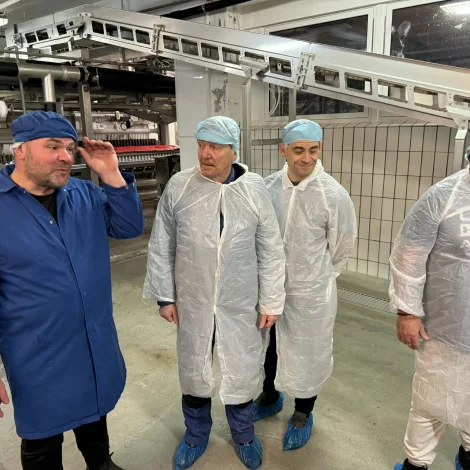 Vinnunevndin á vitjan á Snarfrost