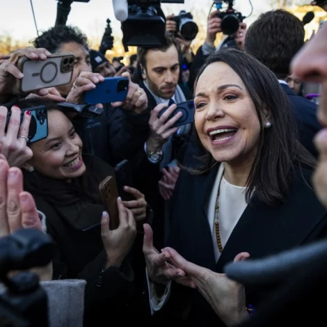 Machado latið Nobel-krónuna til Trump