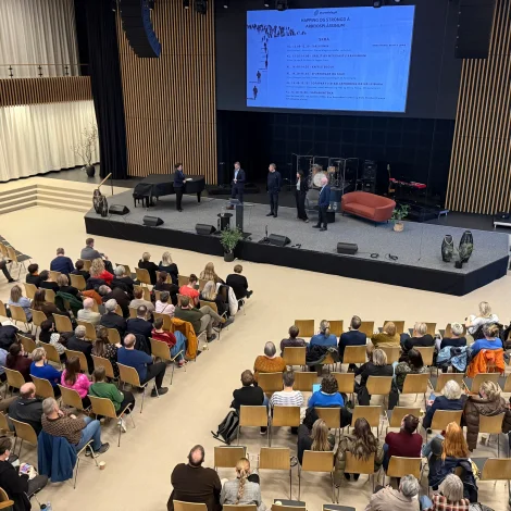 Happing og strongd elva framvegis til høvuðbrýggj