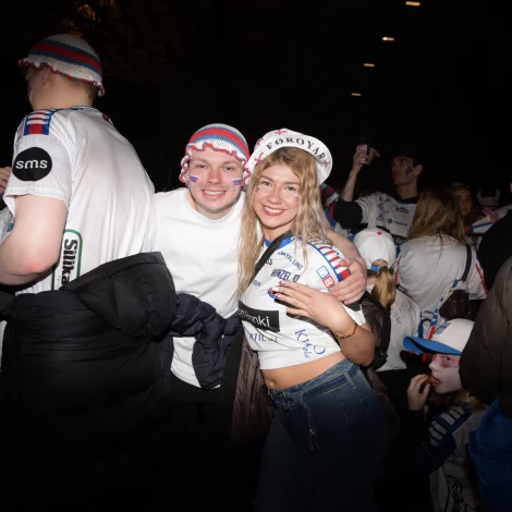 Myndir: Upphiting í høllini