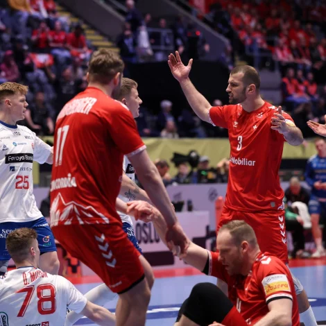 Ógvuliga tætt millum Sveis og Føroyar - bert eitt mál - undan føroyska dystinum móti Slovenia (Mynd: Sverri Egholm)