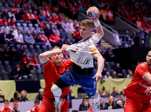 Sveis skal helst vinna stórt týskvøldið fyri at forða Óla Mittún og hinum føroyingunum at fara til Malmö (Mynd: Sverri Egholm)