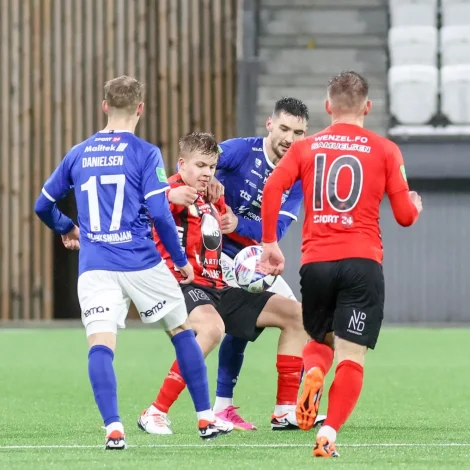 Dávid Reynheim fór úr HB til Torino fyri hálvum øðrum ári síðani - her í stórsteypadysti móti KÍ har hann skoraði í fyrsta vaksnamannadystinum (Mynd: RSmedia)