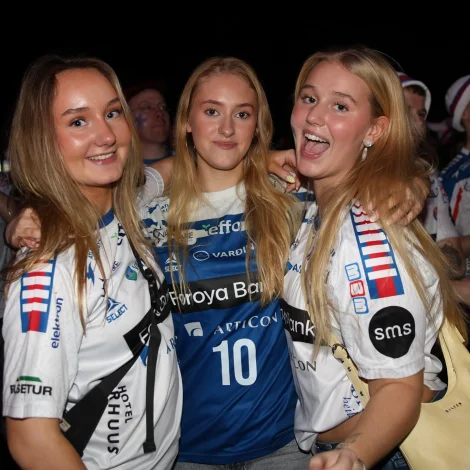 Myndir: Føroysku fjeppararnir settu sín dám á gamla hangarin í Fornebu Thumbnail