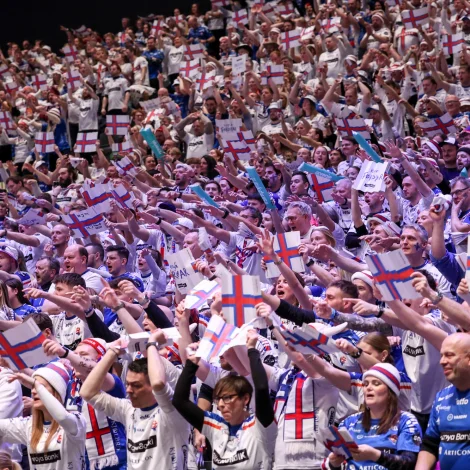 Tvey lið koma víðari úr bólkinum, og um føroysku fjeppararnir vilja til Malmö, so er møguliga neyðugt at vinna stig móti Slovenia í kvøld (Mynd: Sverri Egholm)