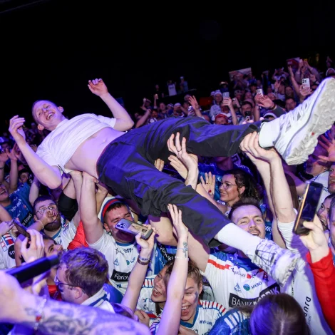 Liðformaðurin Pauli Jacobsen roynir 