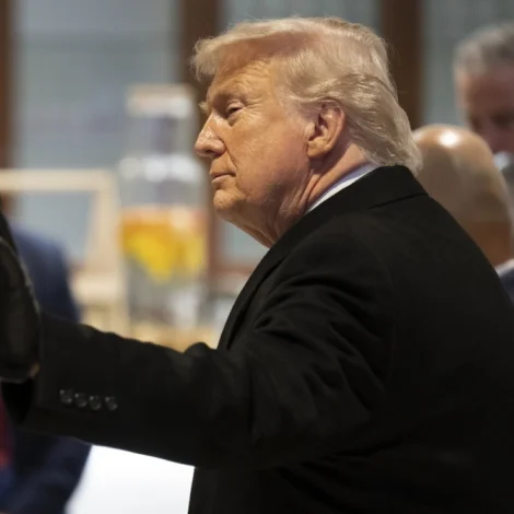 Sjey lond afturat komin í friðarráðið hjá Trump