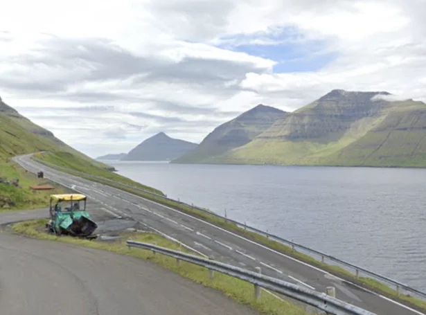 Ikki var koyrandi til og úr Kunoyarbygd eitt skiftið í gjárkvøldið orsaka av rapaðum gróti (Mynd: Google)