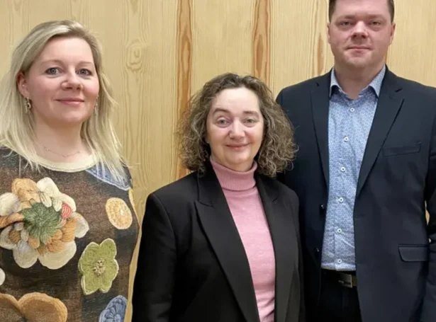 Sylvia Thomsen, næstforkvinna, Sirið Stenberg, landsstýriskvinna og Haraldur S. Hammer, nevndarformaður. Mynd SEV